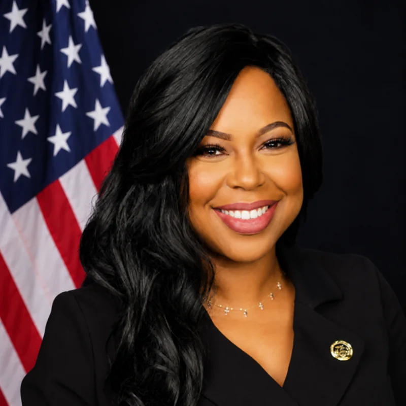 Portrait of Dionna Smith, founder and lead instructor of Gov Comms Academy.